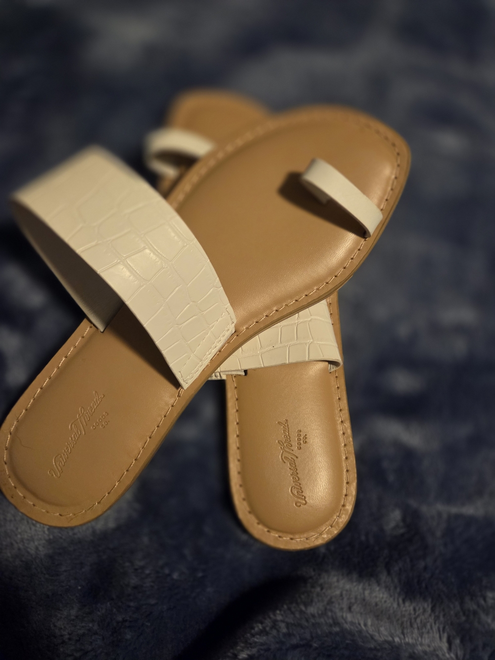 Universal Thread White Croc-Embossed Toe-Ring Slide Sandals - Women
